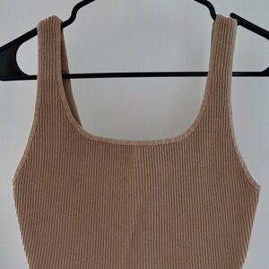 Aritizia Babaton Sculpt Knit Crop